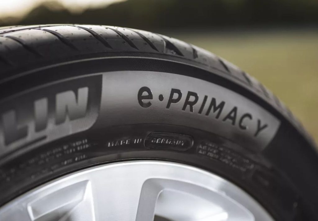 Low rolling resistance touring tyre designed for fuel efficiency and long wear.